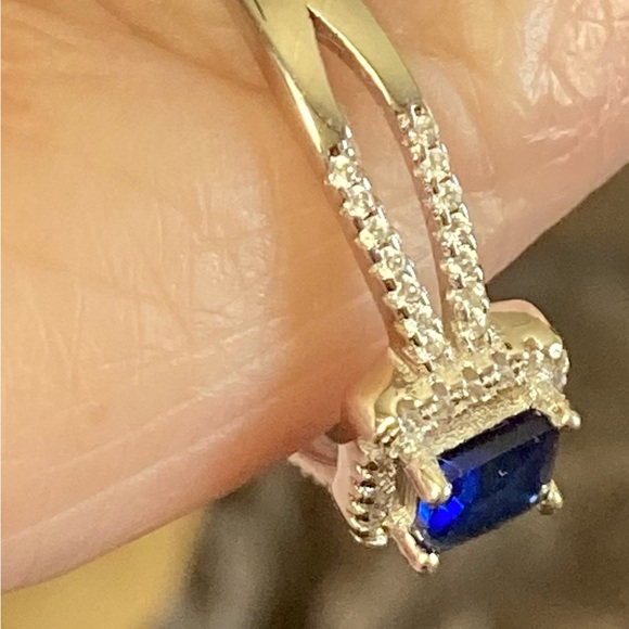 Gorgeous 925 square simulated, sapphire surrounded by crystals size 10.5. - Picture 3 of 7